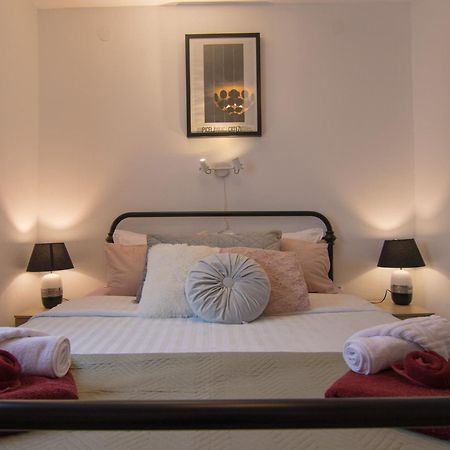 Apartments Flowers Кърк Екстериор снимка