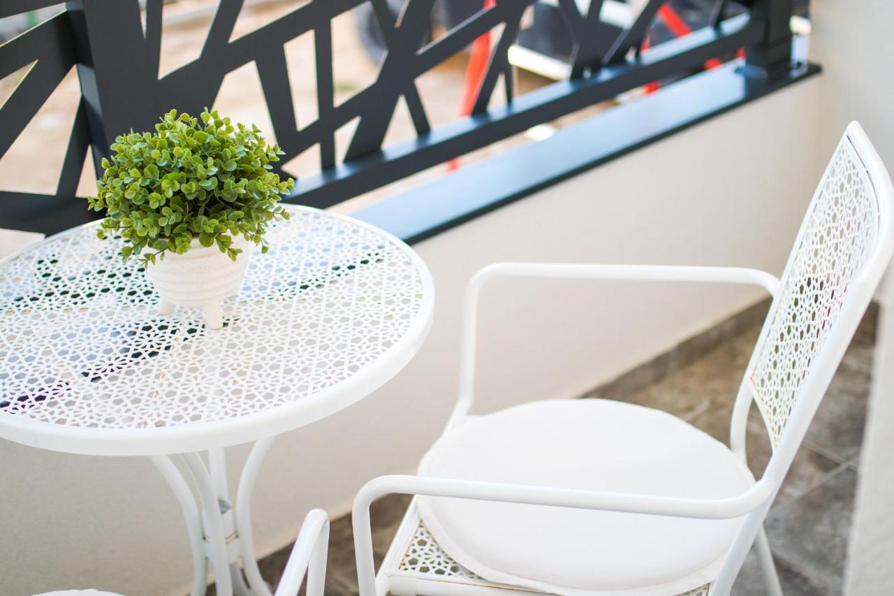 Apartments Flowers Кърк Екстериор снимка