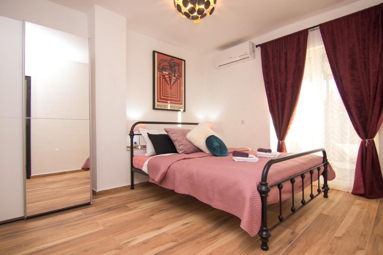 Apartments Flowers Кърк Екстериор снимка
