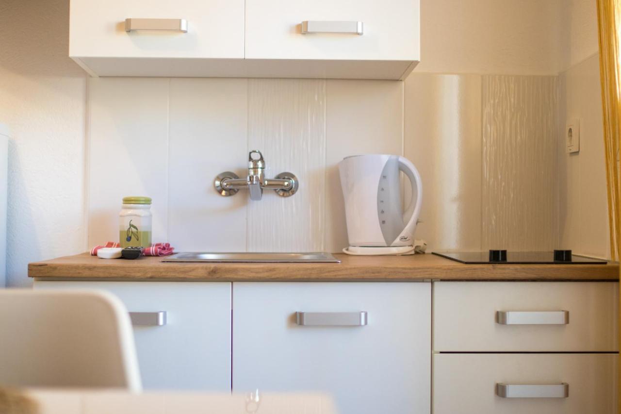 Apartments Flowers Кърк Екстериор снимка