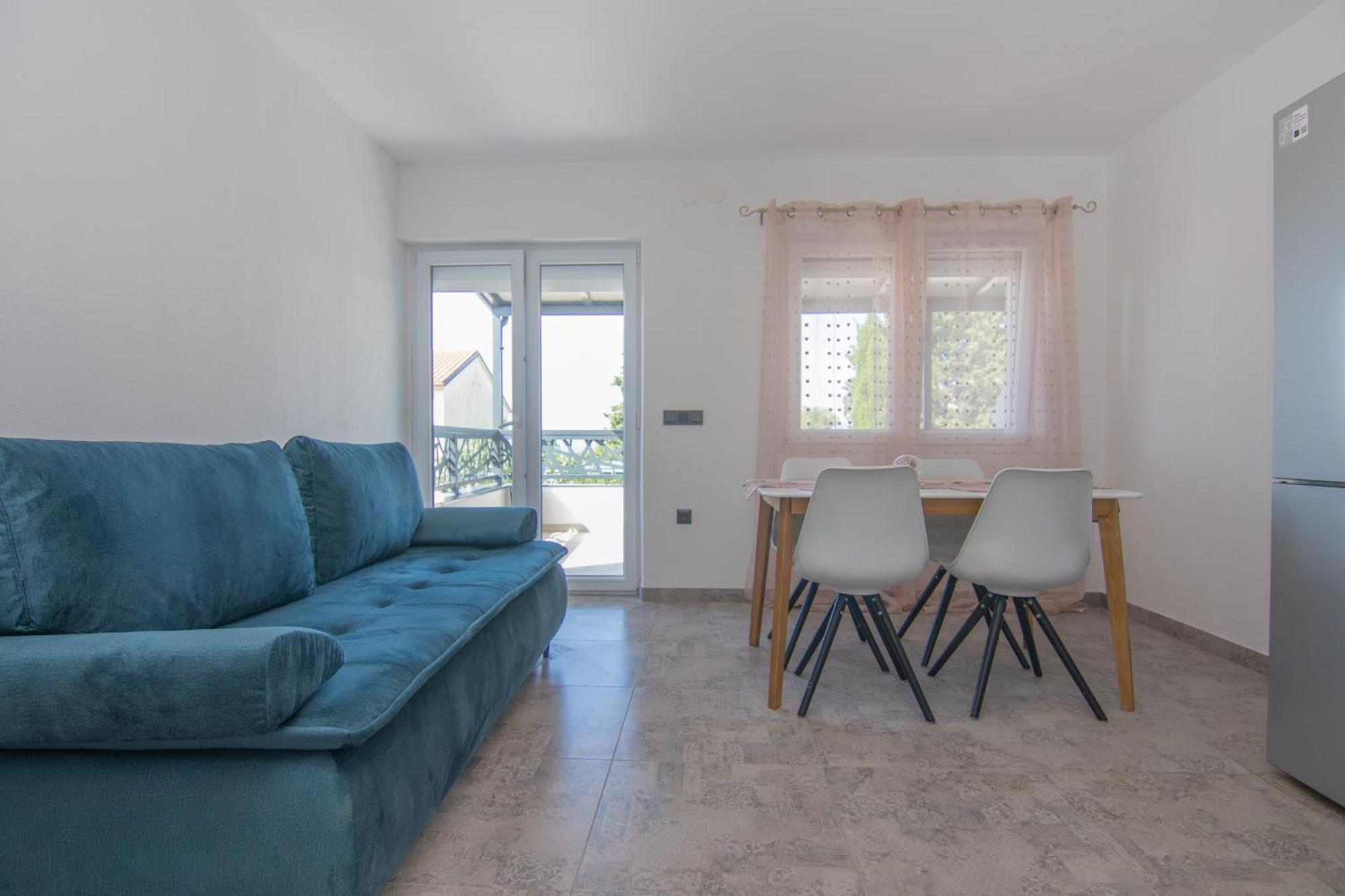 Apartments Flowers Кърк Екстериор снимка