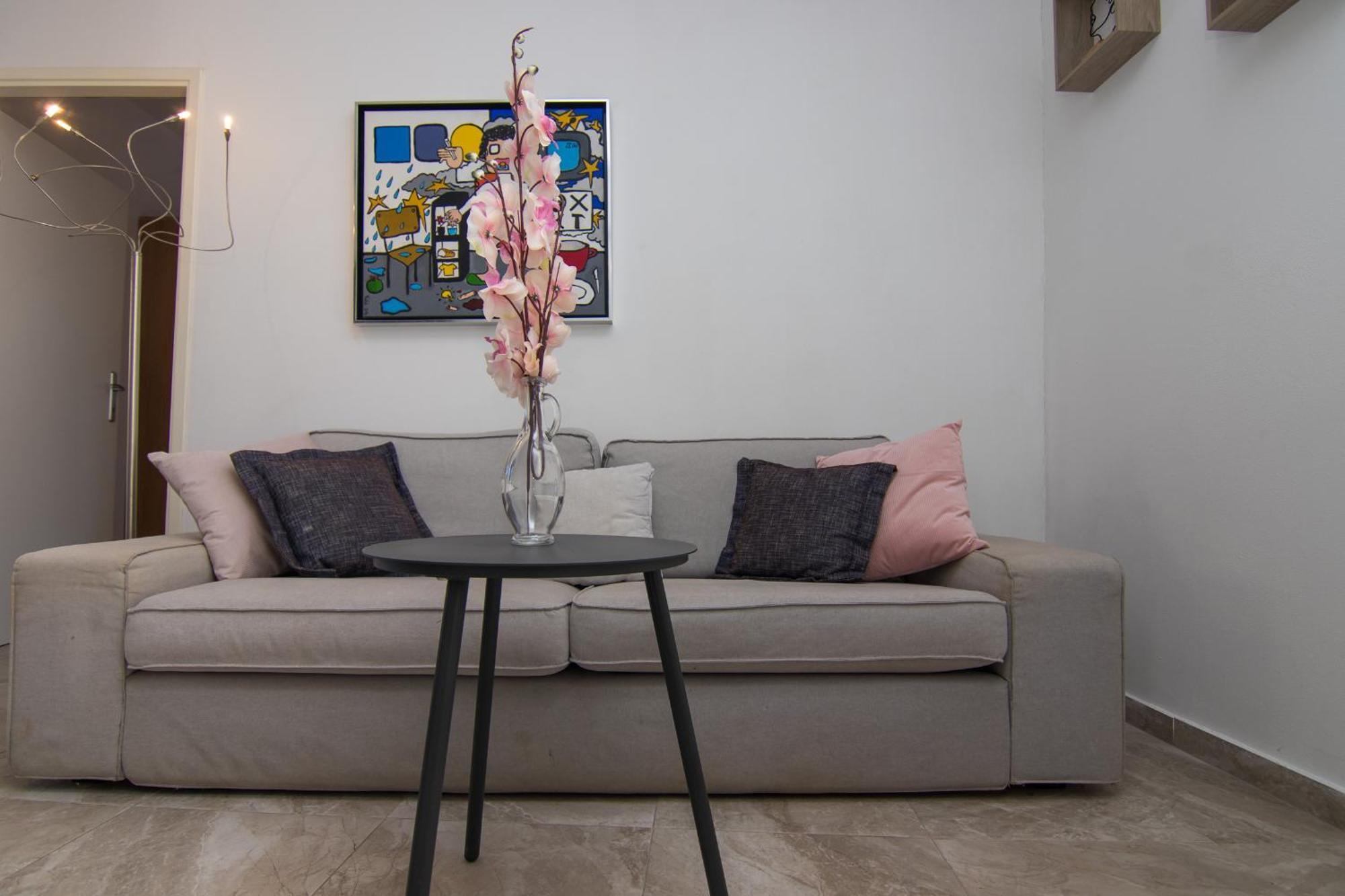 Apartments Flowers Кърк Екстериор снимка