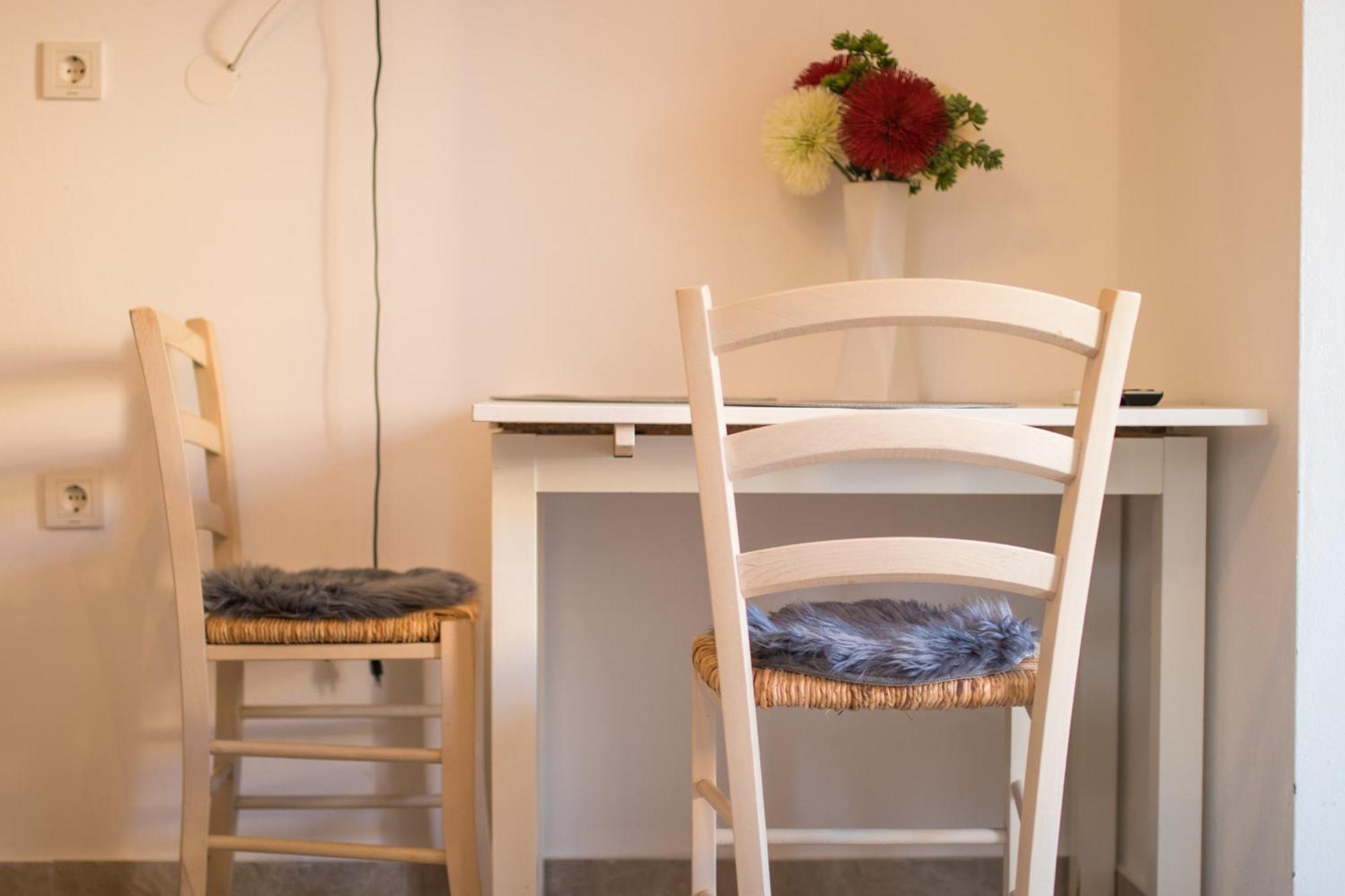 Apartments Flowers Кърк Екстериор снимка