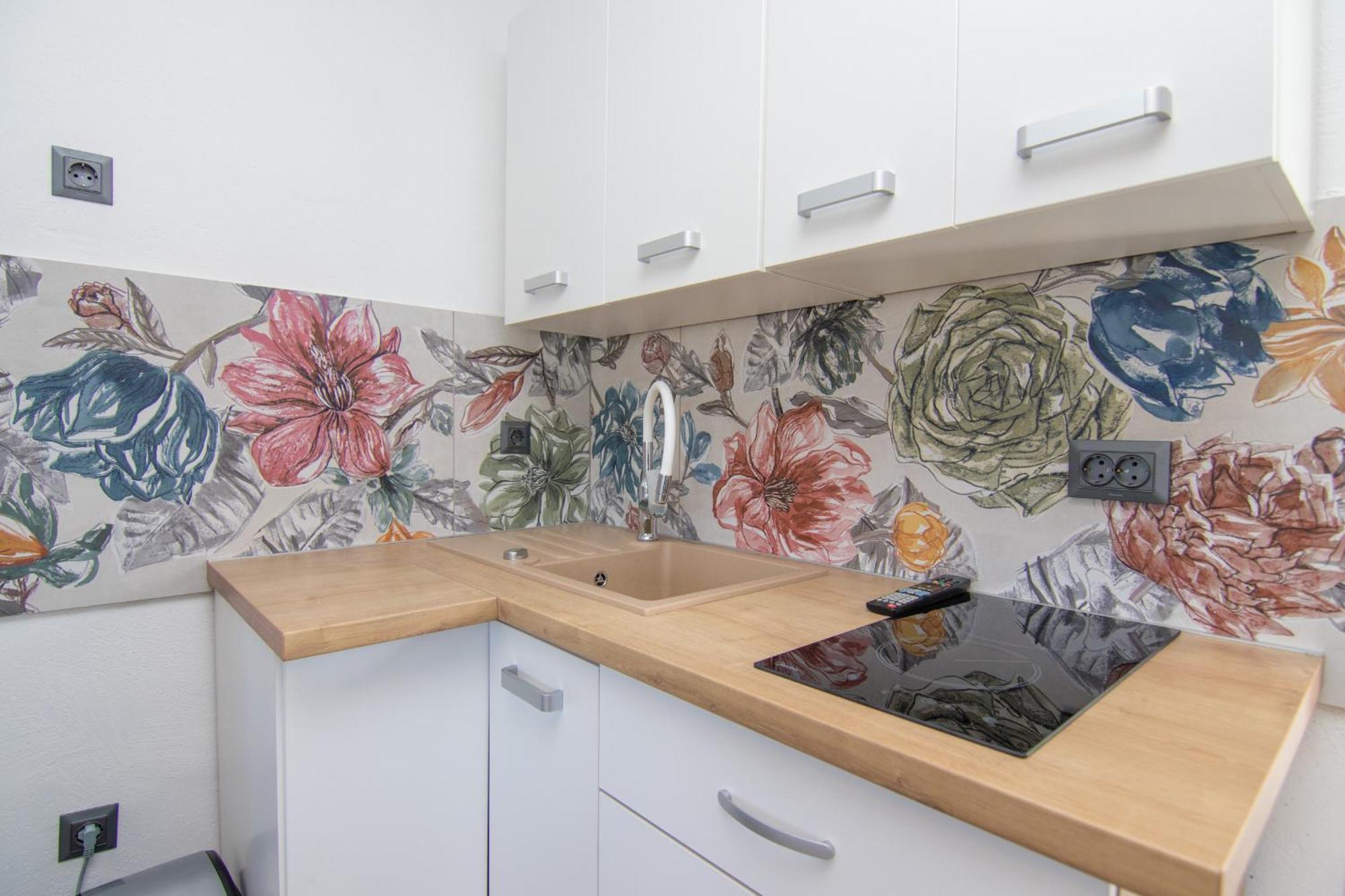 Apartments Flowers Кърк Екстериор снимка