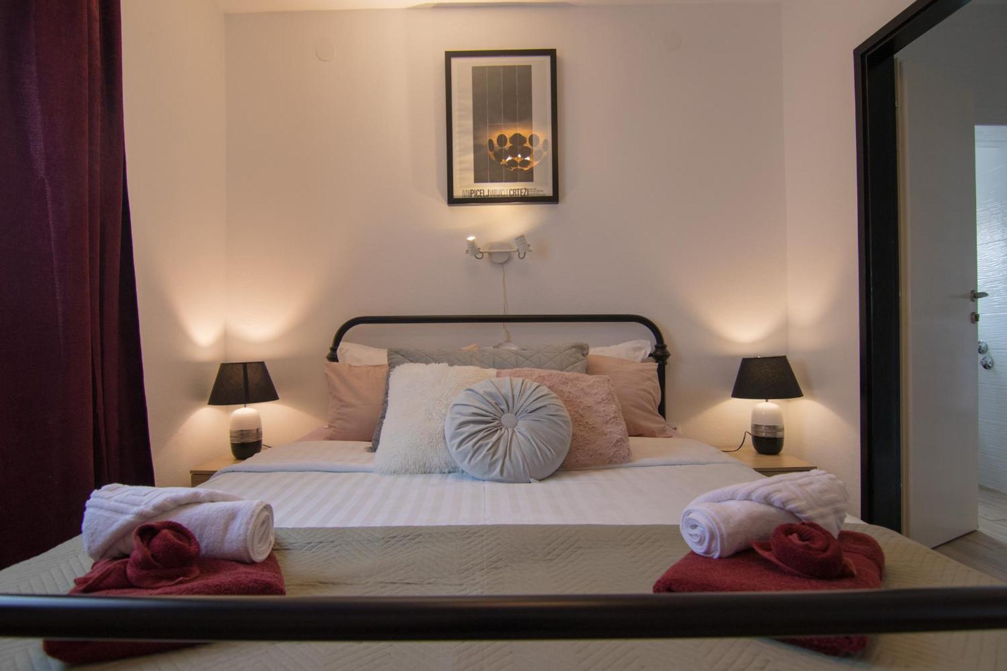 Apartments Flowers Кърк Екстериор снимка