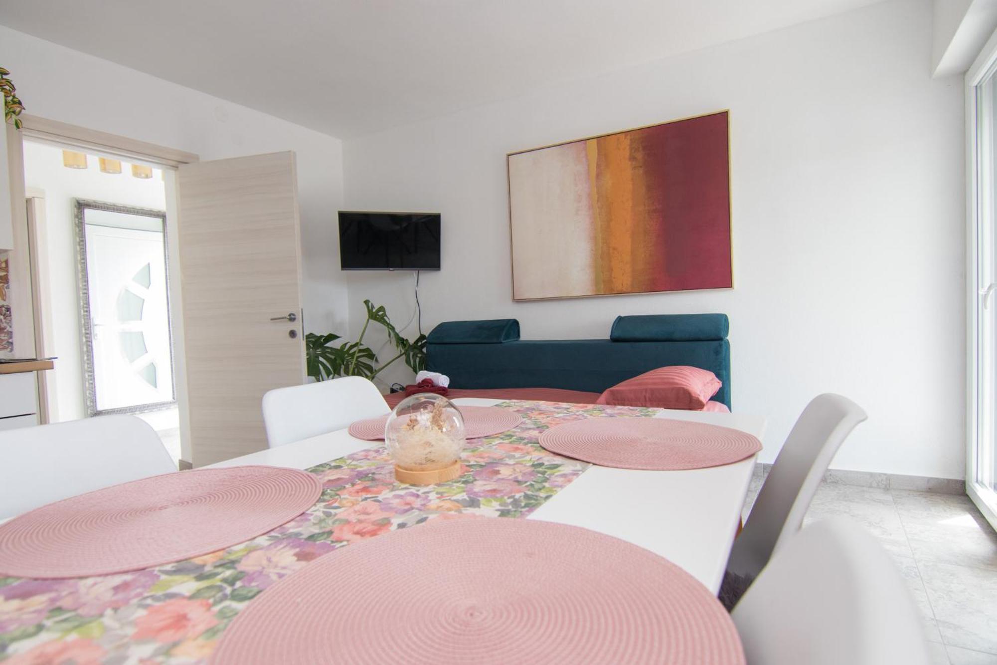 Apartments Flowers Кърк Екстериор снимка